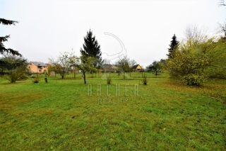 Prodej stavebního pozemku 1 435 m2, vodovod, kanalizace, elektřina, Podolanka (okres Praha-východ)