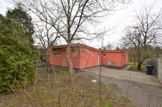Exkluzivně - pronájem RD/S, 230 m2, pozemek 951 m2, Praha 9 - Běchovice, ul. Českobrodská