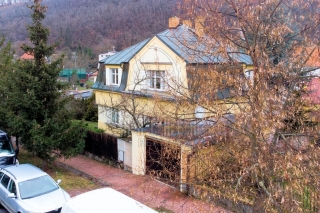 Prodej vily s užitnou plochou 305 m2 na pozemku 484 m2, Praha 5 - Velká Chuchle, ul. V úvoze