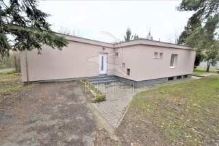 Exkluzivně - pronájem RD/S, 230 m2, pozemek 951 m2, Praha 9 - Běchovice, ul. Českobrodská