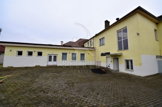 Exkluzivně - Prodej domu s užitnou plochou 770 m2 na pozemku 1076 m2, Ovčáry, okr. Mělník
