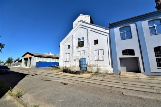 Prodej komerčního objektu s užitnou plochou 1 950 m2, Kostelec nad Labem, ul. Neratovická
